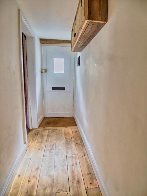 Knocker Cottage Is A 3 Bedroom Made Up Of 1 Double Bedroom And 2 Small Double Bedrooms In Small Village 10 Min To Beaches カムボーン エクステリア 写真