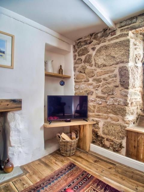 Knocker Cottage Is A 3 Bedroom Made Up Of 1 Double Bedroom And 2 Small Double Bedrooms In Small Village 10 Min To Beaches カムボーン エクステリア 写真