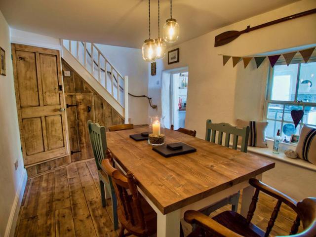 Knocker Cottage Is A 3 Bedroom Made Up Of 1 Double Bedroom And 2 Small Double Bedrooms In Small Village 10 Min To Beaches カムボーン エクステリア 写真