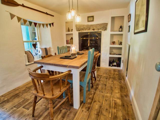 Knocker Cottage Is A 3 Bedroom Made Up Of 1 Double Bedroom And 2 Small Double Bedrooms In Small Village 10 Min To Beaches カムボーン エクステリア 写真