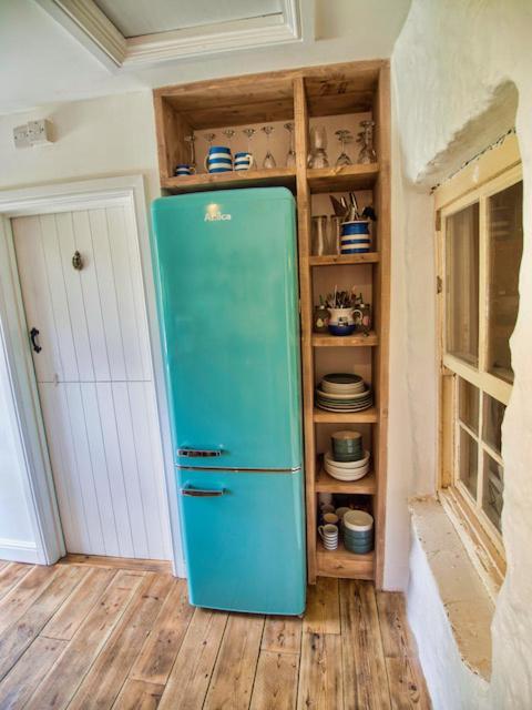 Knocker Cottage Is A 3 Bedroom Made Up Of 1 Double Bedroom And 2 Small Double Bedrooms In Small Village 10 Min To Beaches カムボーン エクステリア 写真