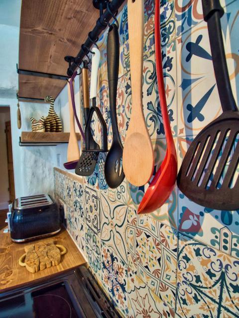 Knocker Cottage Is A 3 Bedroom Made Up Of 1 Double Bedroom And 2 Small Double Bedrooms In Small Village 10 Min To Beaches カムボーン エクステリア 写真