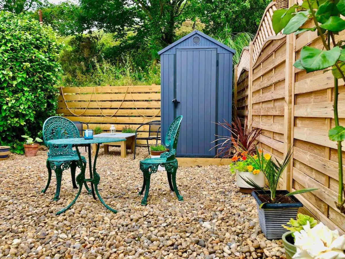 Knocker Cottage Is A 3 Bedroom Made Up Of 1 Double Bedroom And 2 Small Double Bedrooms In Small Village 10 Min To Beaches カムボーン エクステリア 写真